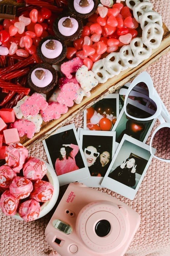 A Galentine’s Day Party Made for the Girlies