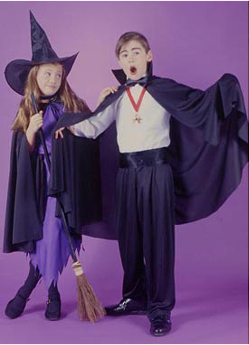 9166 BLACK CAPE